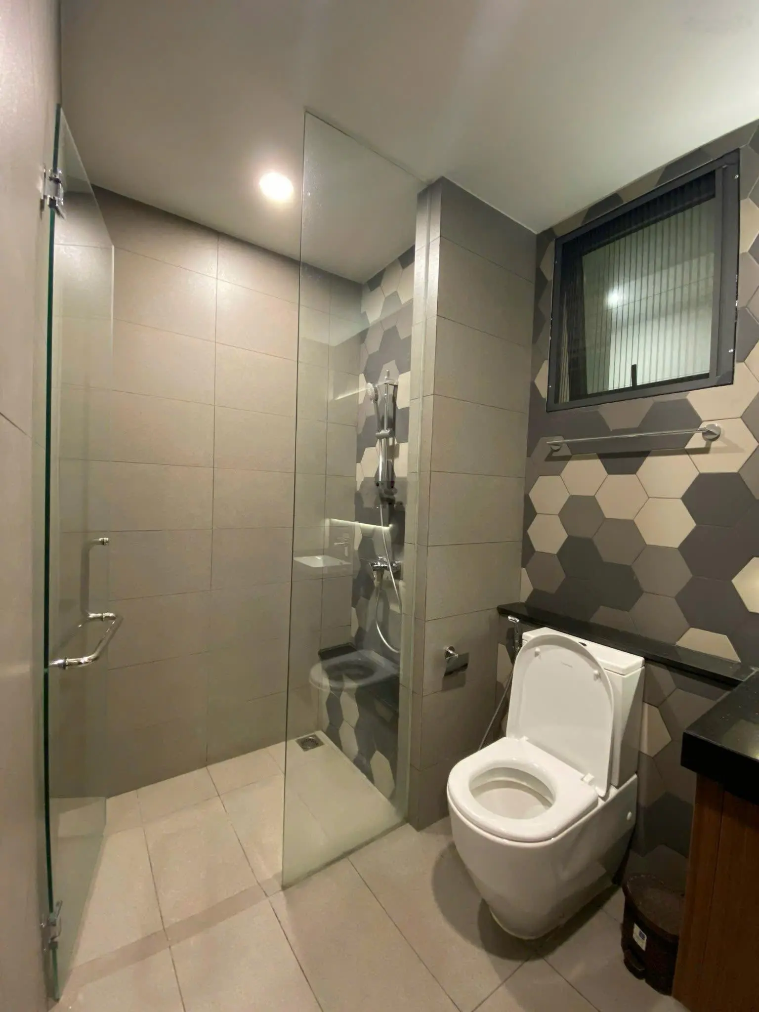 D'edge Thảo Điền: 2 bedr - 94m2, Full nội thất. Giá 8,5 tỷ, cam kết rẻ nhất TT. Xem căn hộ 24/7