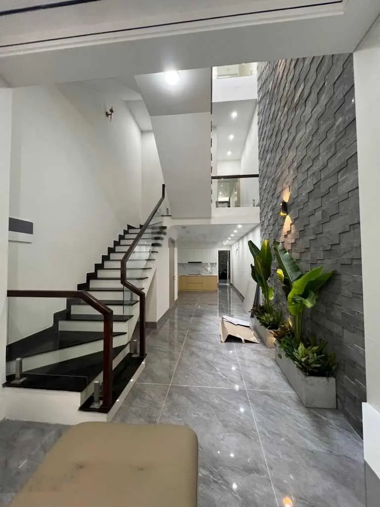 Nhà mới cứng - gara ô tô - 100m2 quá hiếm tại Trâu Quỳ - ô chờ thang máy - tiện ích bạt ngàn