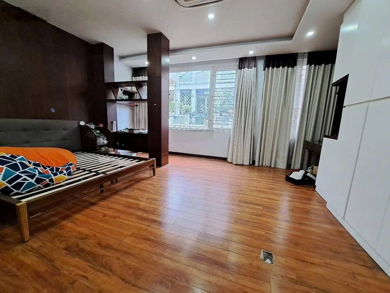 Phân lô ngõ ô tô tránh Hoàng Cầu, Đống Đa. Dt 60 m2, 7 tầng, mặt tiền 6 m. Sổ đỏ CC, giá 23,9 tỷ.