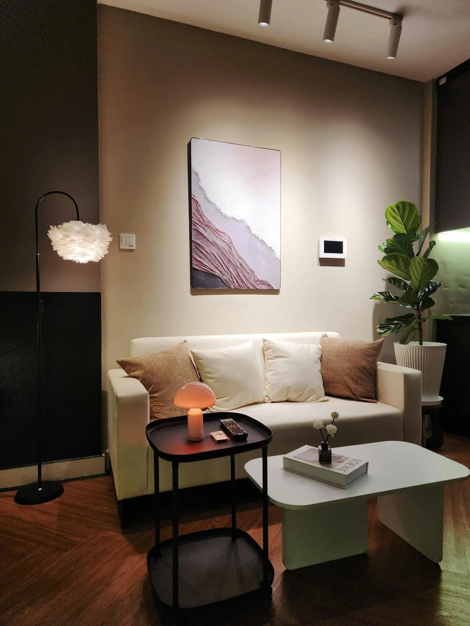 Chuyển công việc mới chủ nhà cần bán nhanh căn hộ Studio 30m2 chỉ với 1,65 tỷ tại Vinhomes OCP1