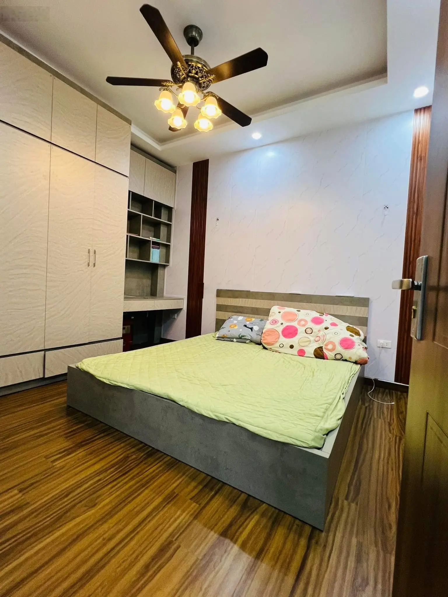 Nhà đẹp dân xây Phố Quan Hoa, 36m2x5T, mt 4,3m, trước nhà thoáng rộng, gần Phố, chỉ 7,1 tỷ