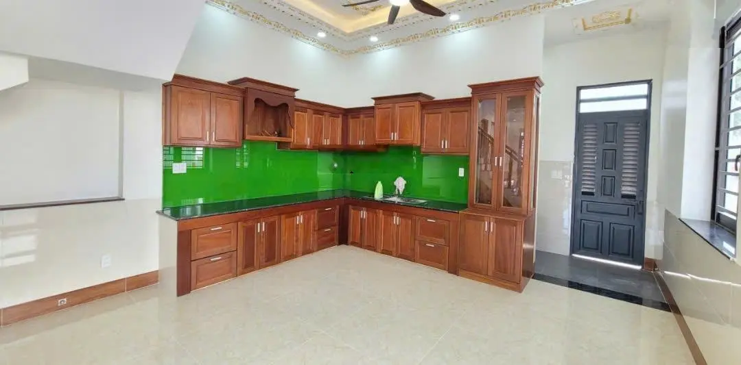Bán nhà 1 trệt 2 lầu góc 2MT KDC Lê Phong 2, P. Tân Đông Hiệp, Dĩ An