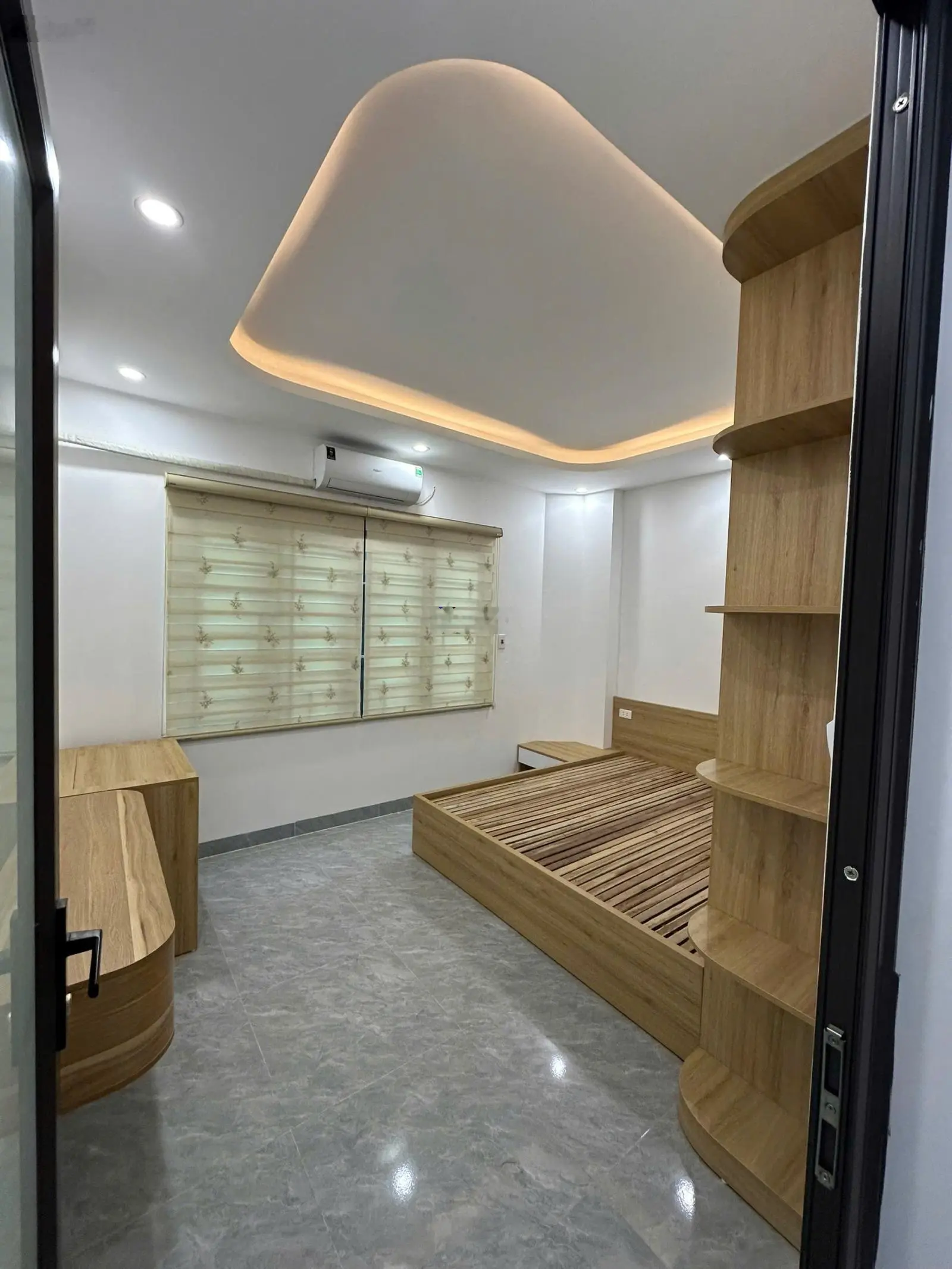 Bán Nhà Lô Góc Phượng Đồng 35m2/4 tầng /Ô tô ngủ trong nhà / Sau trường TDTT/Giá Cần bán gấp 3,1 tỷ