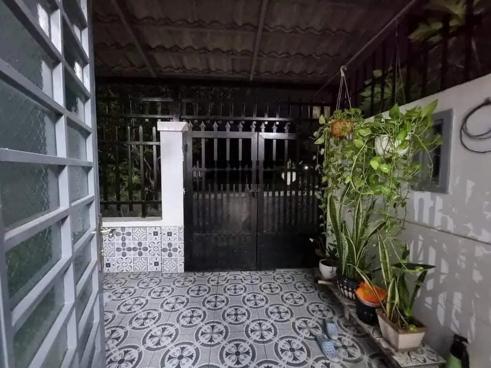 Nhà Mặt tiền nhựa, đối diện công viên,sổ hồng sẵn