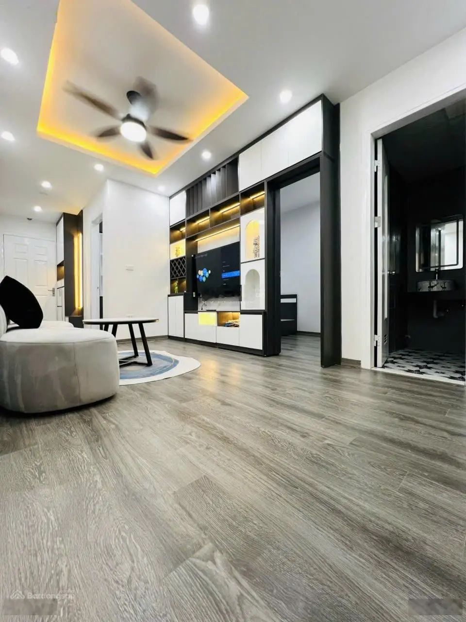 Bán gấp căn 46m2- 2 ngủ & 1 vệ sinh HH4C Linh Đàm Hoàng Mai. Lh: 0966 455 *** em Thuỷ