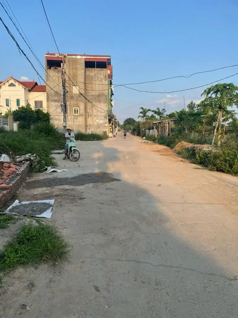 BÁN MẢNH ĐẤT 200m2 - TUYỆT ĐẸP LẠI HIẾM CÁCH HUD MÊ LINH 50M