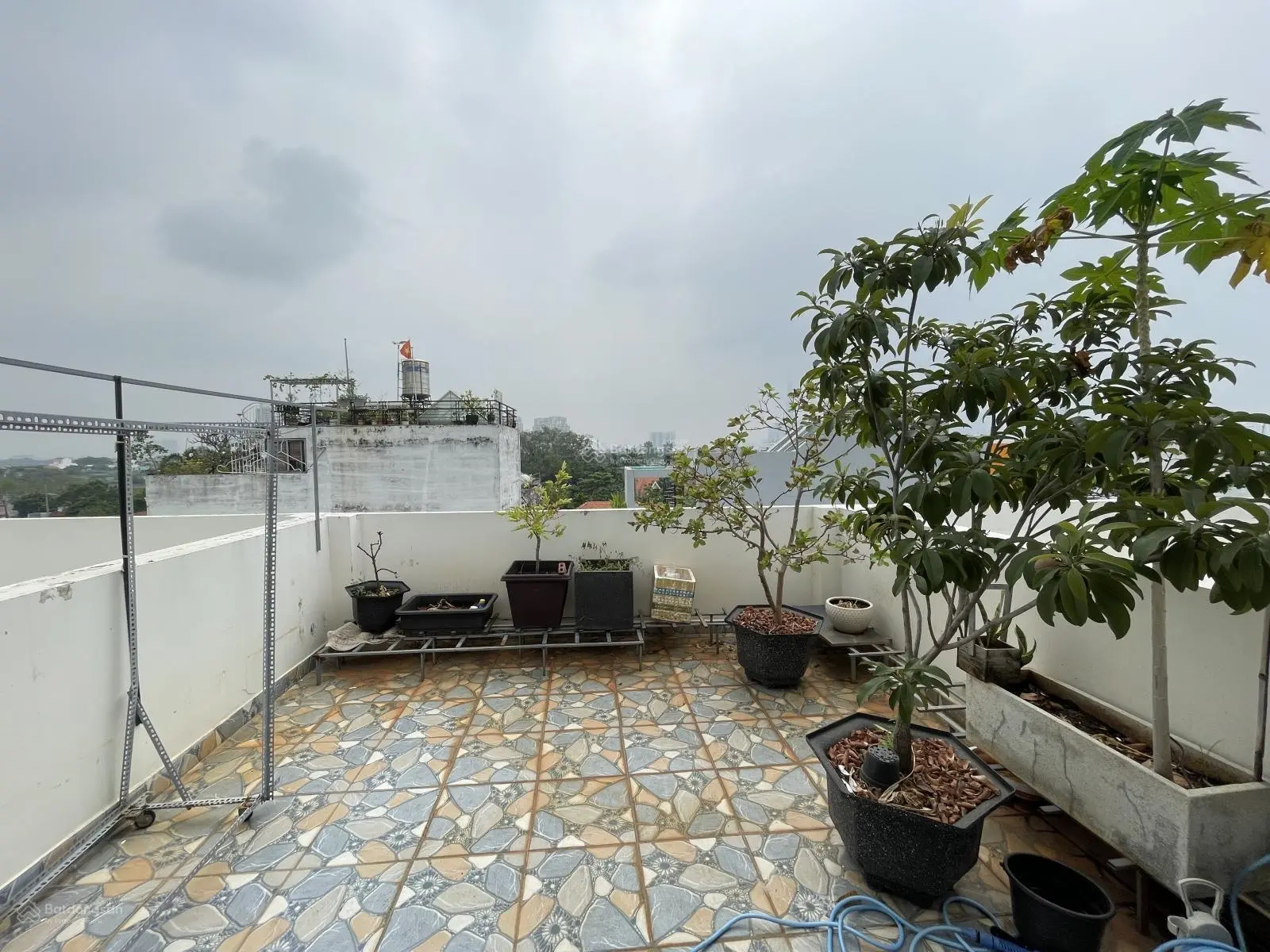 Bán Nhà Mặt Tiền Kinh Doanh Ngay Giga Mall - Đường thông 8m có vỉa hè, nội thất cao cấp có sân vườn