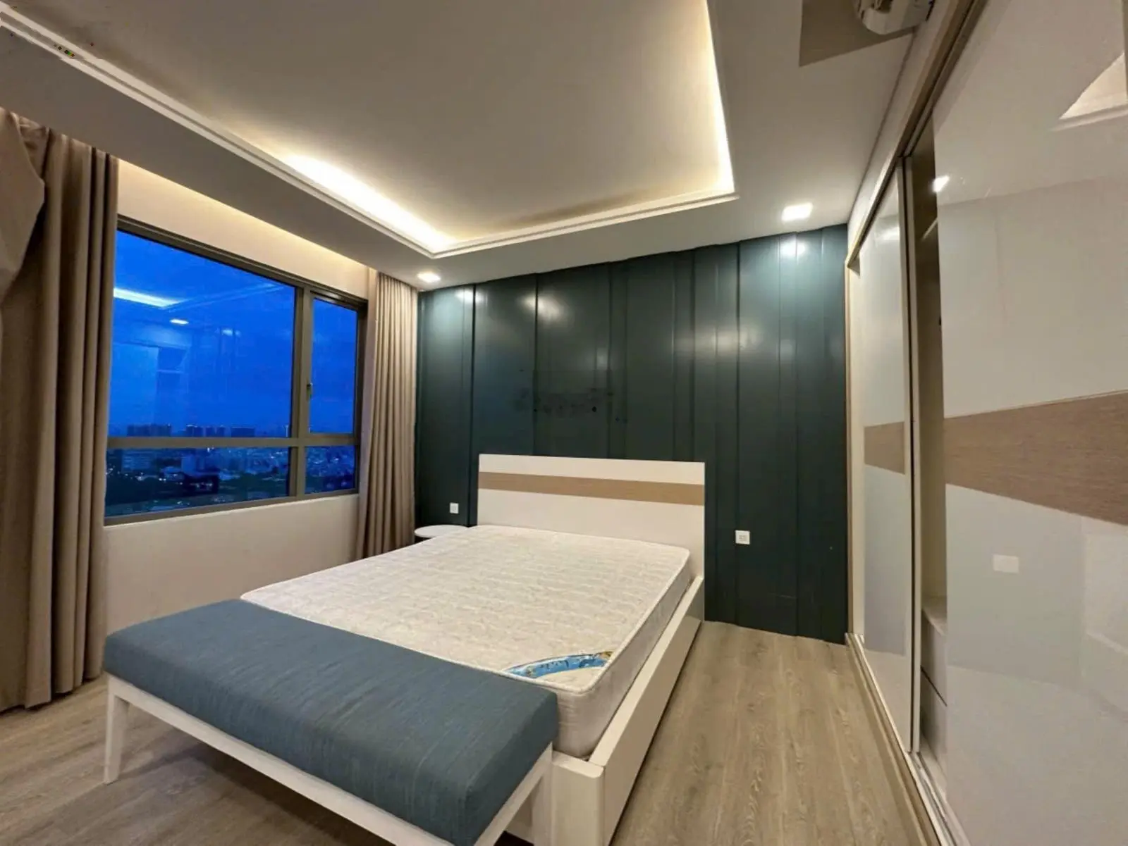 Hàng hiếm cần bán tại chung cư Riviera Point, diện tích 189m2, có 4PN 3WC, 13,1 tỷ vnd