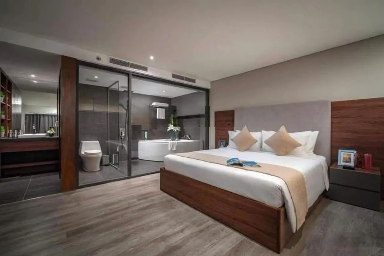 Ảnh thật chính chủ bán nhanh căn ban công Đông Nam 76 m2 PentStudio 699 Lạc Long Quân giá tốt SĐCC