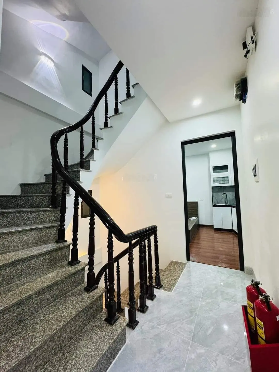 Bán Gấp nhà siêu hiếm Trần Quốc Vượng. 47m2 x 6 tầng mặt tiền 9.4m 9 phòng khép kín full nội thất