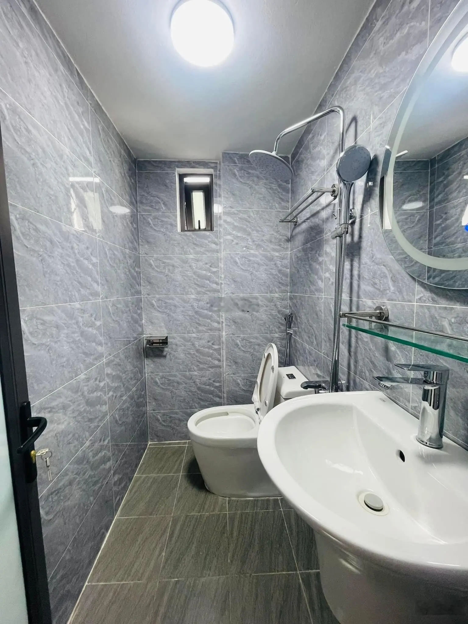Bán nhà Đông Thiên 43m2x5 tầng, 5 phòng ngủ, ngõ nông, rộng 10m ra oto. Gần trường, chợ, Times City