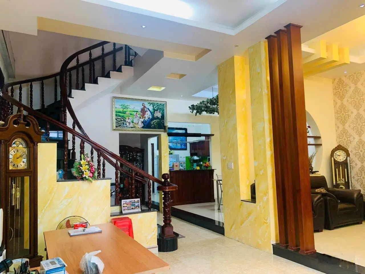 HOT ! NHÀ 3 TẦNG 180m2 NGANG KHỦNG 9M - 6PN 4WC - Hoàn công chuẩn - dọn vào là ở.