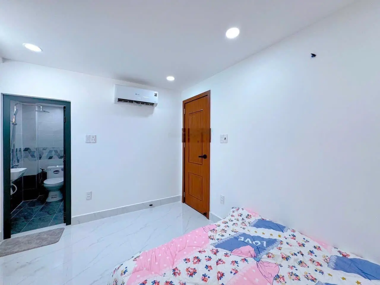 Chủ nhà xuất ngoại cần bán gấp căn ở Phan Văn Trị-BT. DT 37m2, GIÁ 2TỶ368 cho thuê 12tr/th sổ riêng