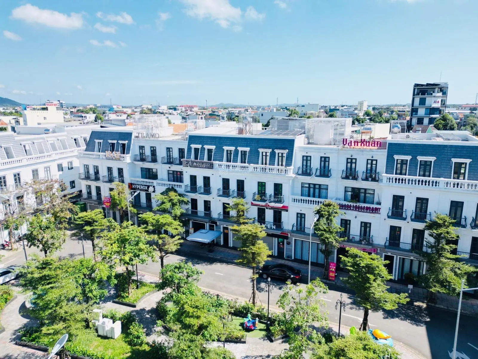Chiính chủ cần bán căn nhà shophouse 3 tầng 2 mặt tiền đường Vincom Quang Ngãi ngay trung tâm