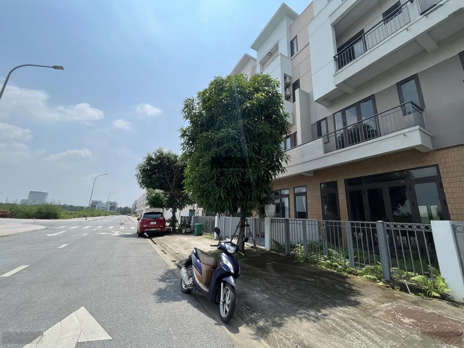 Duy nhất 1 căn shophouse 4 tầng đã có sổ hồng lâu dài giá chỉ 4,x tỷ _ mua là lời