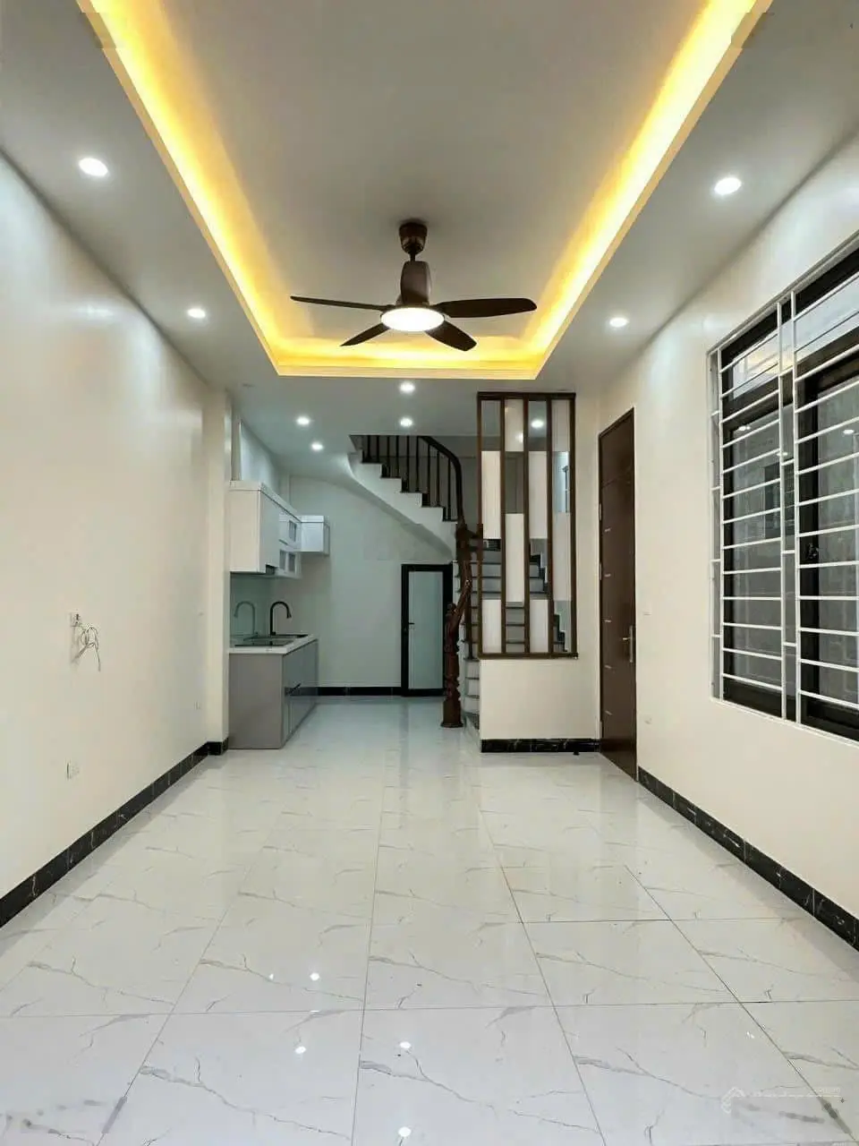 Bán nhà 4T*40m2 đầy đủ nội thất, ô tô đỗ cửa ngày đêm, cách 200m ra Đại Lộ Thăng Long giá 3,xtỷ