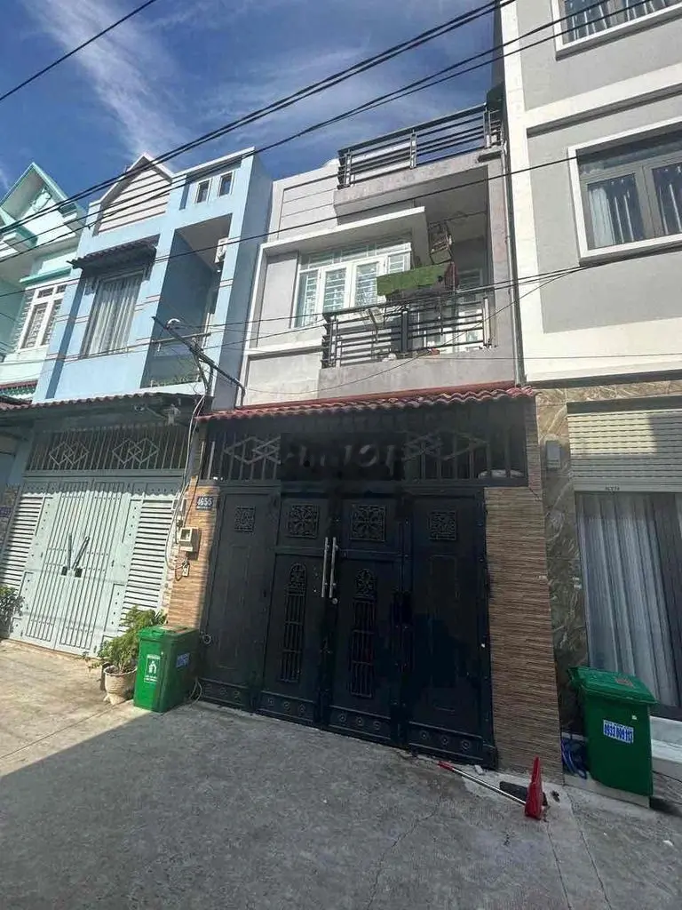 🔥🔥🔥…nhanh kh ơi nhà ngã tu ga nhỉnh 3 tỷ ,hẻm xe hơi