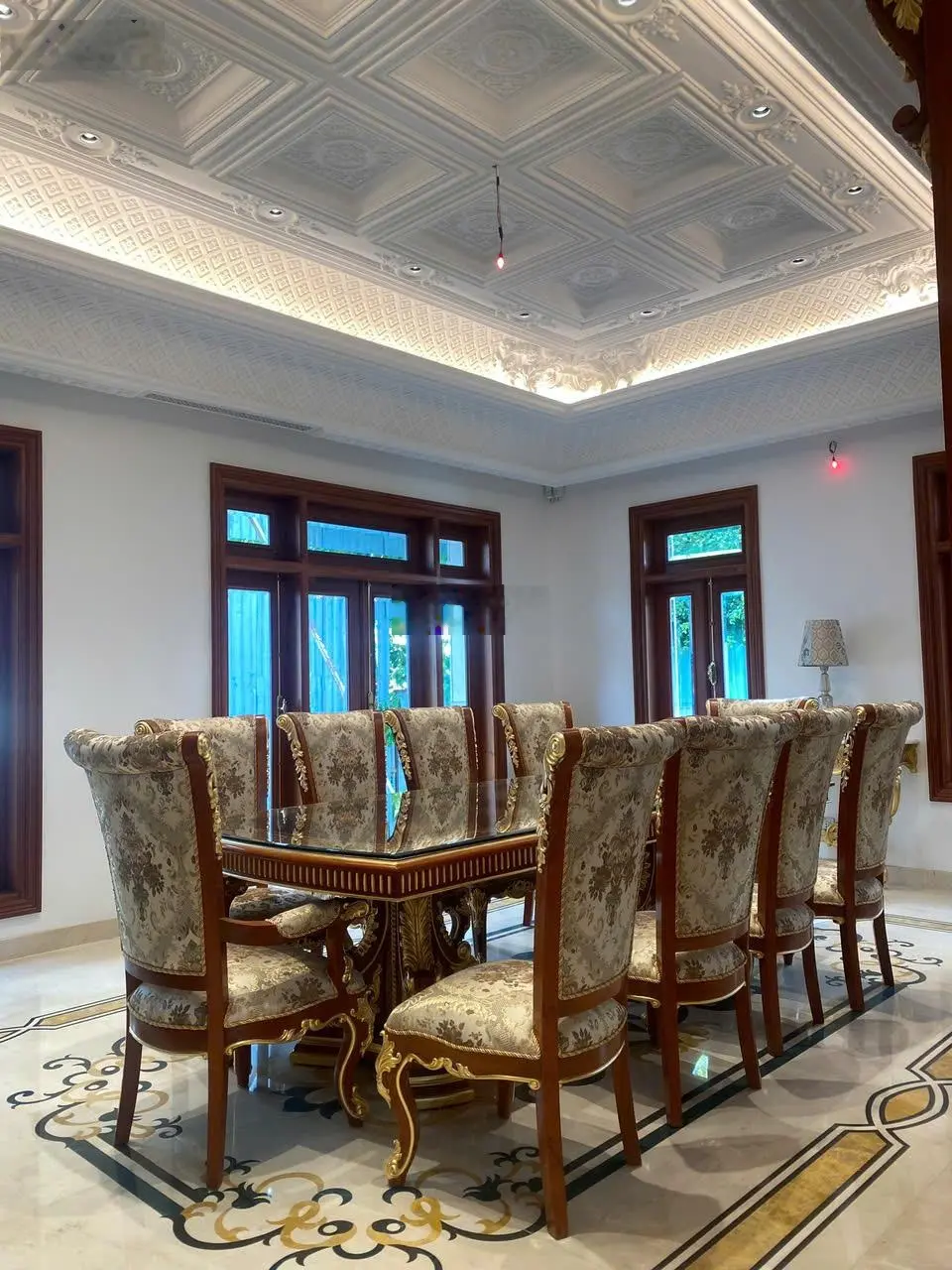 Chuyển nhượng biệt thự Vinhomes 600m2 đất hầm 4 tầng view sông mới 100%
