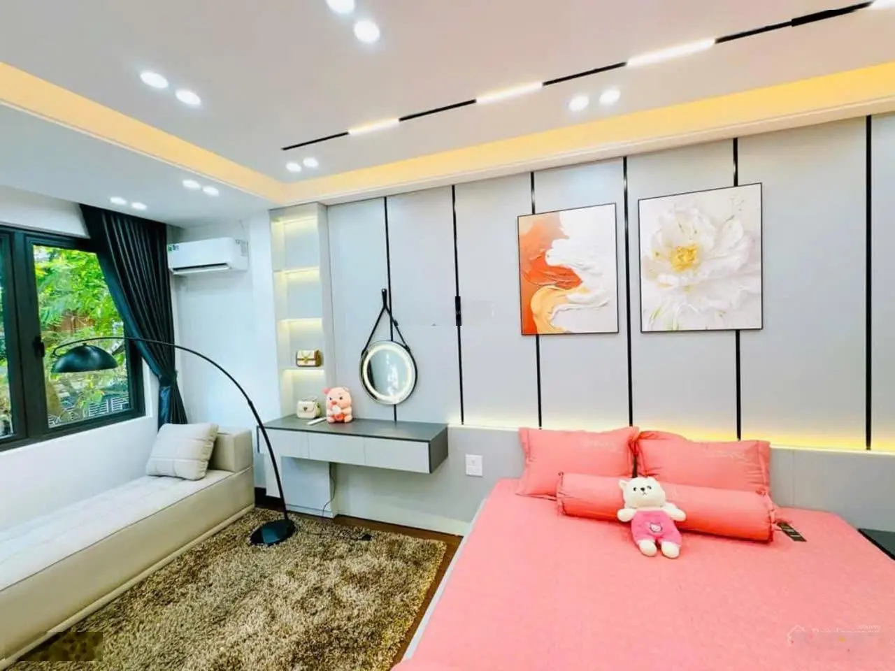 Bán nhà trung tâm Đống Đa - gần phố - trước nhà sân rộng đánh bóng