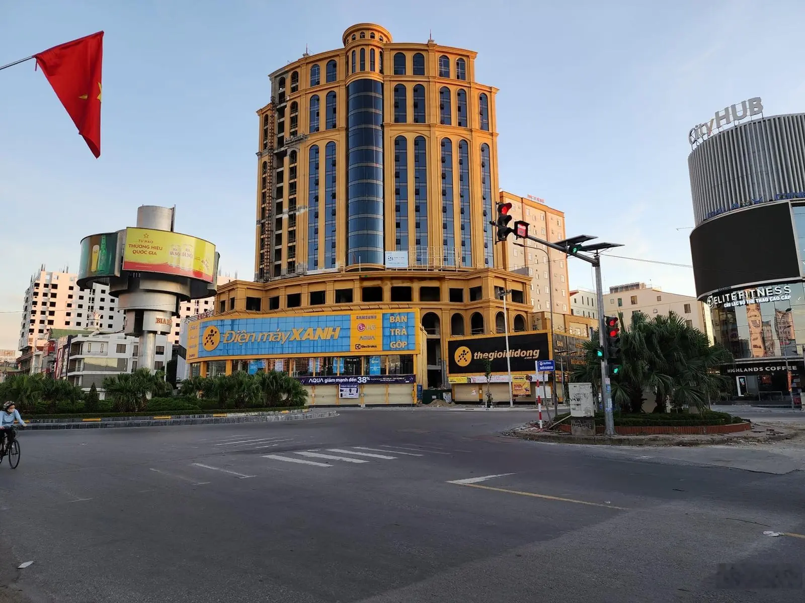 Tòa căn hộ 9 phòng Mỹ Đa Đông sát Võ Nguyên Giáp dòng tiền 50 tr/tháng