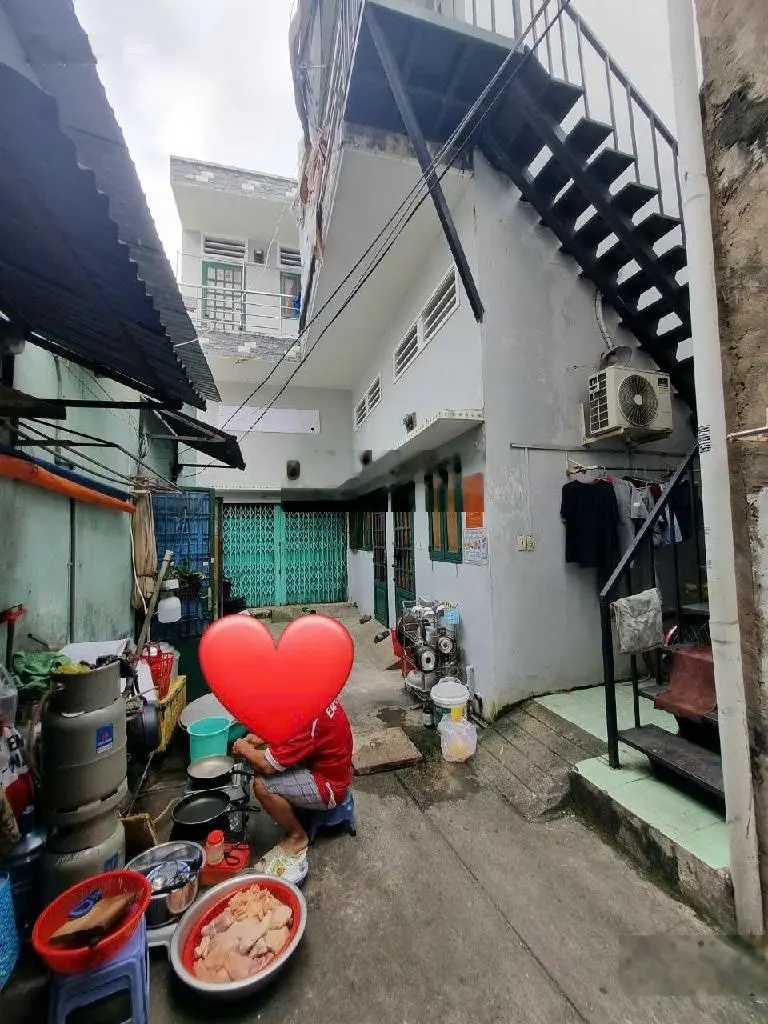 Nhà Trần Thái Tông, hẻm 6m, 104m2 đất; ngang 3m nở hậu L 6m85; có 8pn cho thuê thu nhập 25tr/tháng