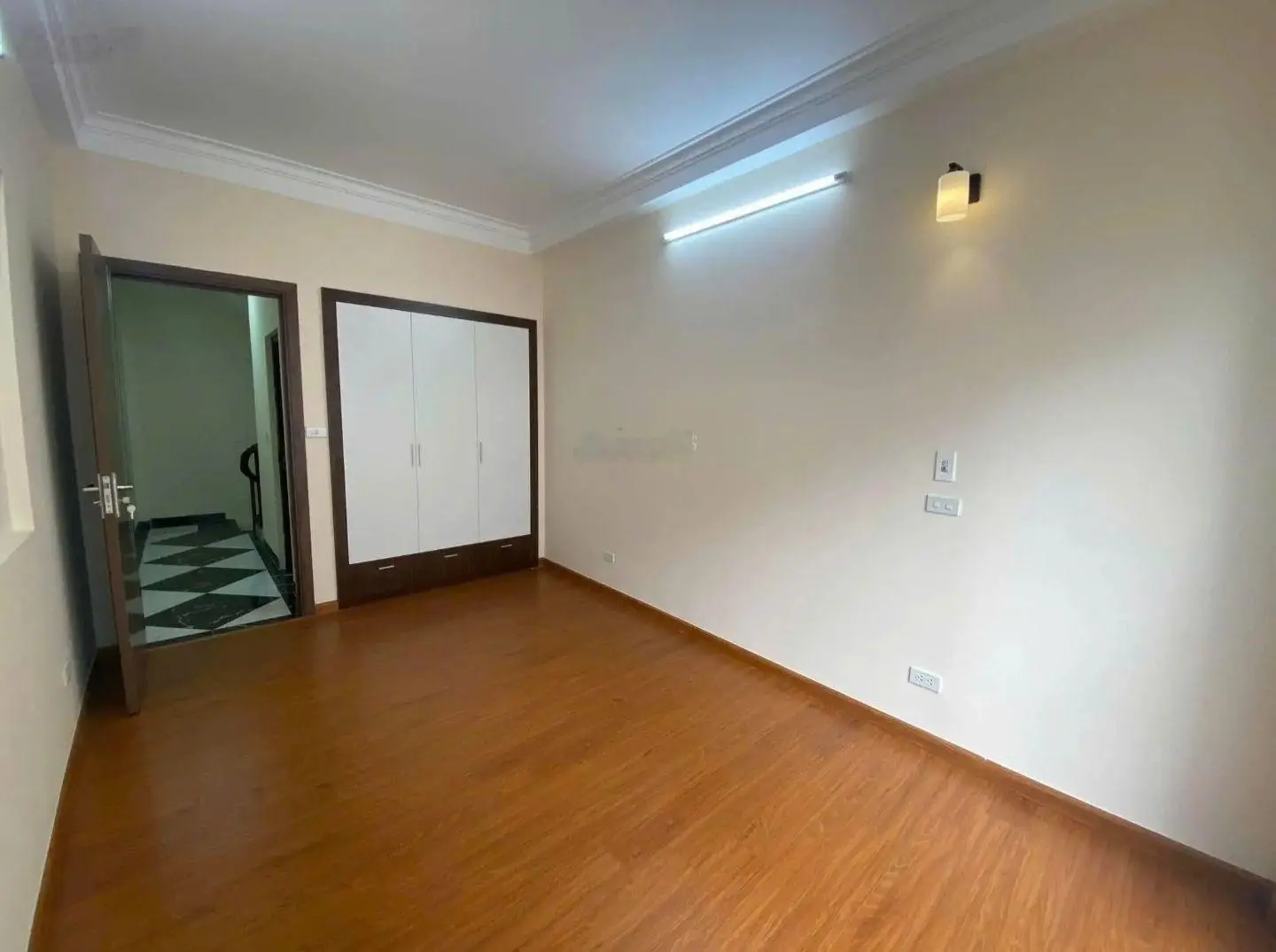 Siêu hiếm, 5T phố Bạch Mai, đầy đủ công năng, về ở ngay, gần mặt phố, chỉ hơn 4 tỷ