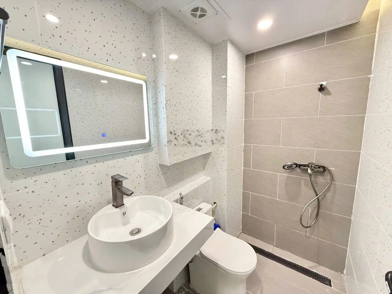 Nhỉnh 16 tỷ CCMN 7 tầng, mới tinh, thang máy, dòng tiền 70tr/tháng, 12 phòng có cửa hàng kd