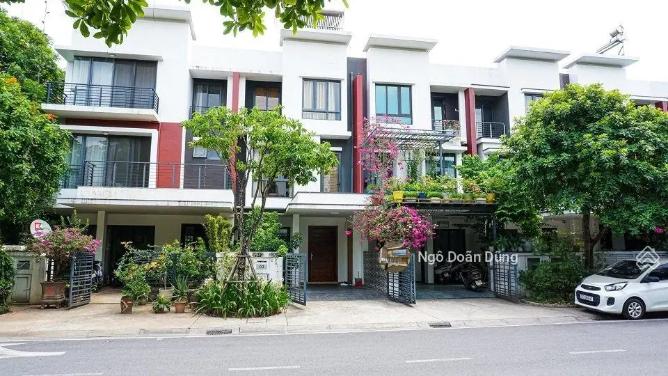 Bán gấp liền kề Gamuda 120m2 sàn rộng 85m2 siêu đẹp, view vườn hoa giá 23.8 tỷ, LH 0904 744 ***