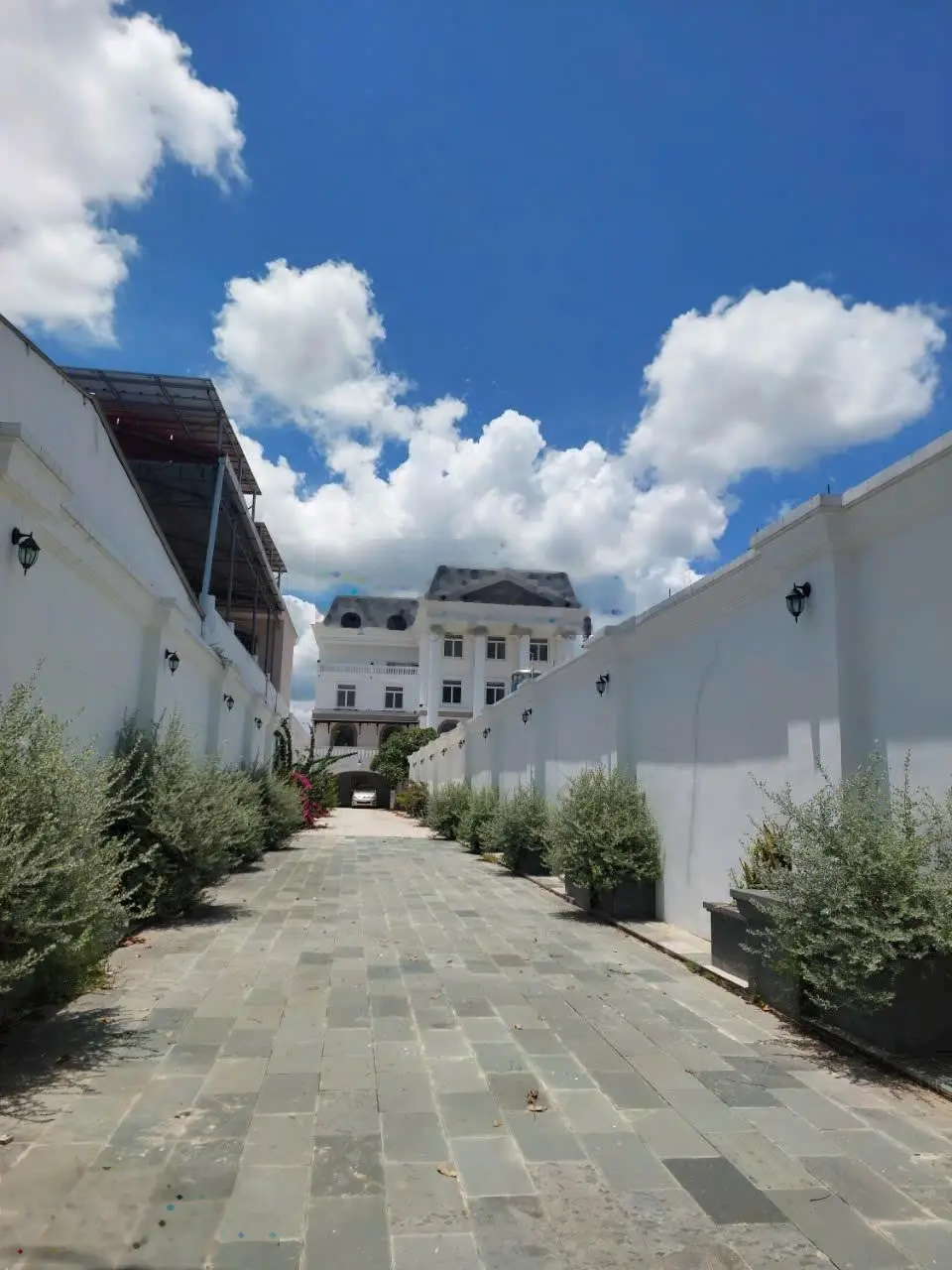 Chủ cần bán căn villa nhà hàng tiệc cưới P3 thành phố Tây Ninh mt đường Cách Mạng Tháng 8 giá 92 tỷ