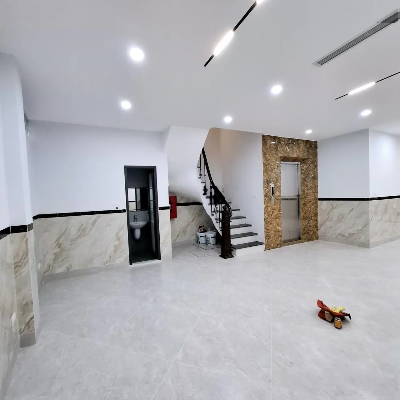 Hiếm nhà phố Giáp Nhị, nhà mới 88m2, 8 tầng, ô tô vào nhà, chỉ nhỉnh 20 tỉ, lh 0904 690 ***