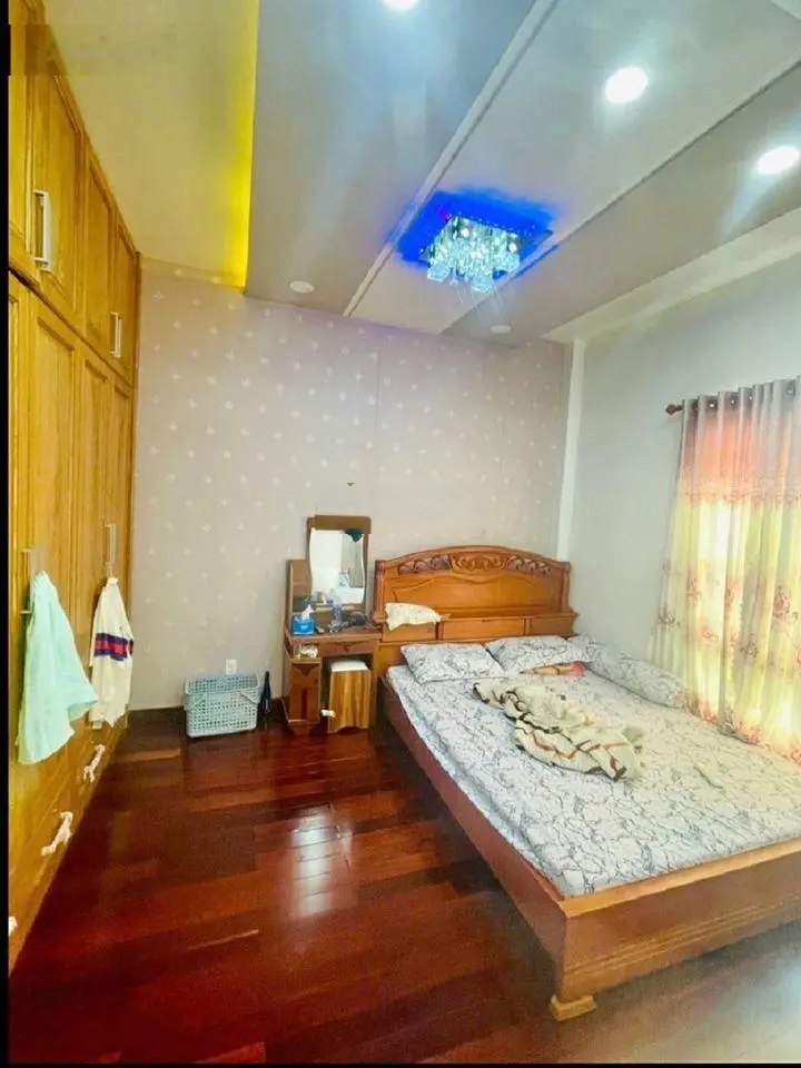 Nhà đẹp vào ở ngay - sổ vuông A 4 - 80m2 - 2 lầu giá 9tỷ9 đường Số 43 - P. Bình Thuận - Quận 7