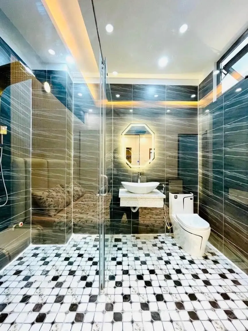 Xoay vốn bán nhanh nhà 57m2 giá 3tỷ850 triệu hẻm xe hơi đường Nguyễn Tri Phương Quận 10. Sổ sẵn