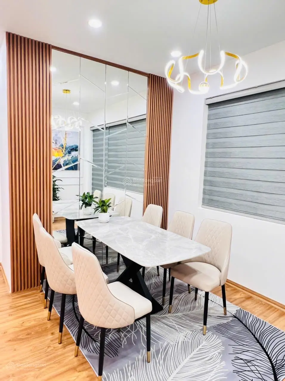 Cần bán căn hộ 3 phòng ngủ giá ~5,5 tỷ tại The Garden Hills 99 Trần Bình