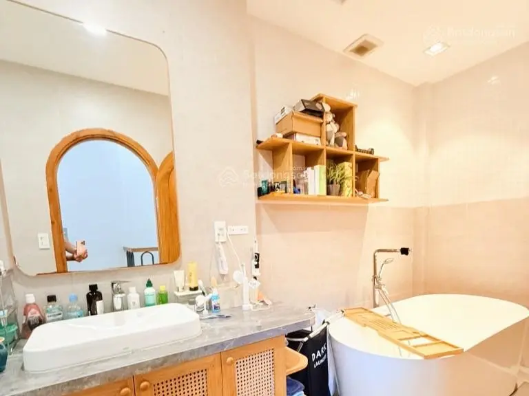 Nhà mặt tiền - Thủ Đức - 2 Tầng - 2PN - kinh doanh đa ngành nghề - ngay Đại Học Ngân Hàng