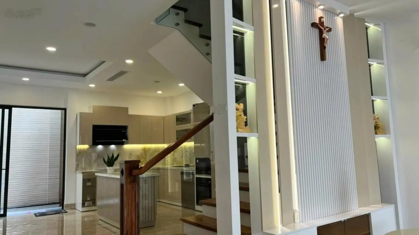 Bán nhà 4 tầng đường P1 ( Đặng Vũ Hiệp) , KĐT Vĩnh Điềm Trung, Nha Trang giá giảm chỉ còn 8 tỷ!