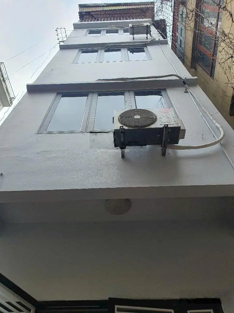 Bán nhà cách mặt phố khâm thiên 10m gần Ô chợ Dừa. Dt 28mx4 tầng. Giá 4.75 tỷ