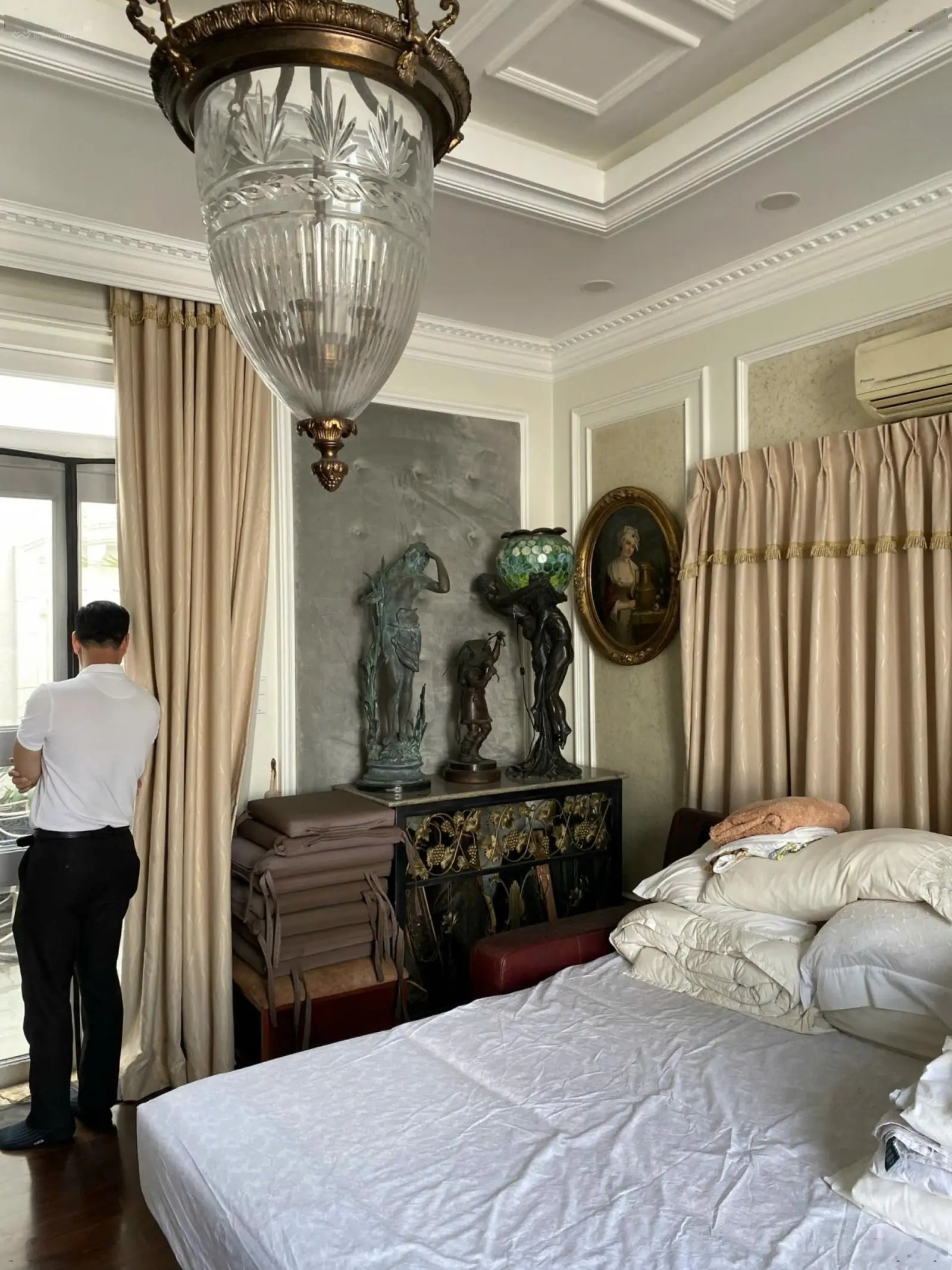 Bán biệt thự đẹp phường Thảo Điền - 14x26m hầm 3 tầng, sân vườn hồ bơi - 70 tỷ TL. LH 0901 679 ***