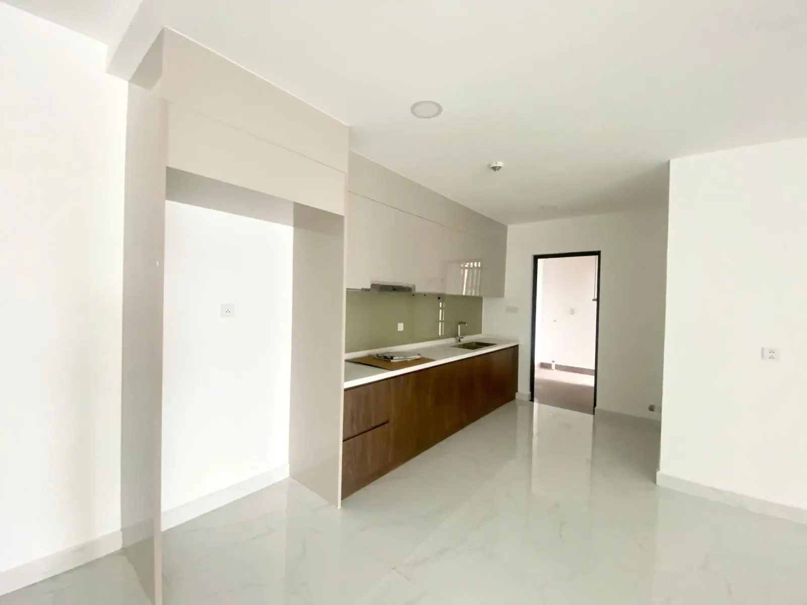 Bán căn Brilliant 112m2 giá chỉ 6.3 tỷ hướng mát view CV, đang có HĐ thuê - Cẩm Tươi - NV CĐT