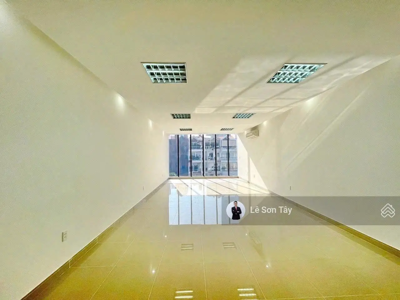 Duy nhất 01 căn MT Nguyễn Thị Thập KDC Him Lam Kênh Tẻ. DT: 5m x 20m giá: 35 tỷ. Có thang máy