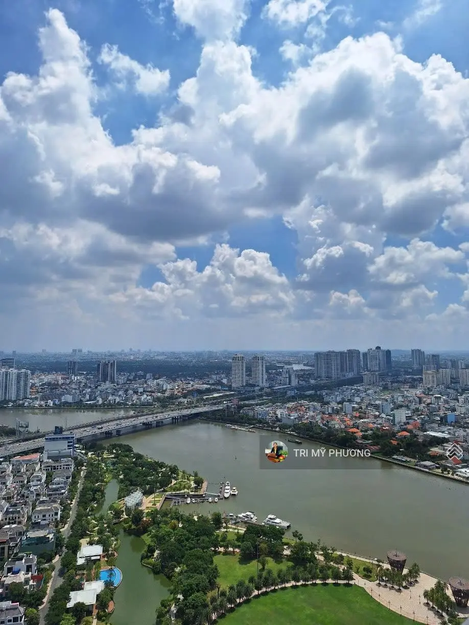 Độc quyền căn 3PN, giá mua bán siêu hời, 116m2, tầng cao, có nội thất, Vinhome Central Park.