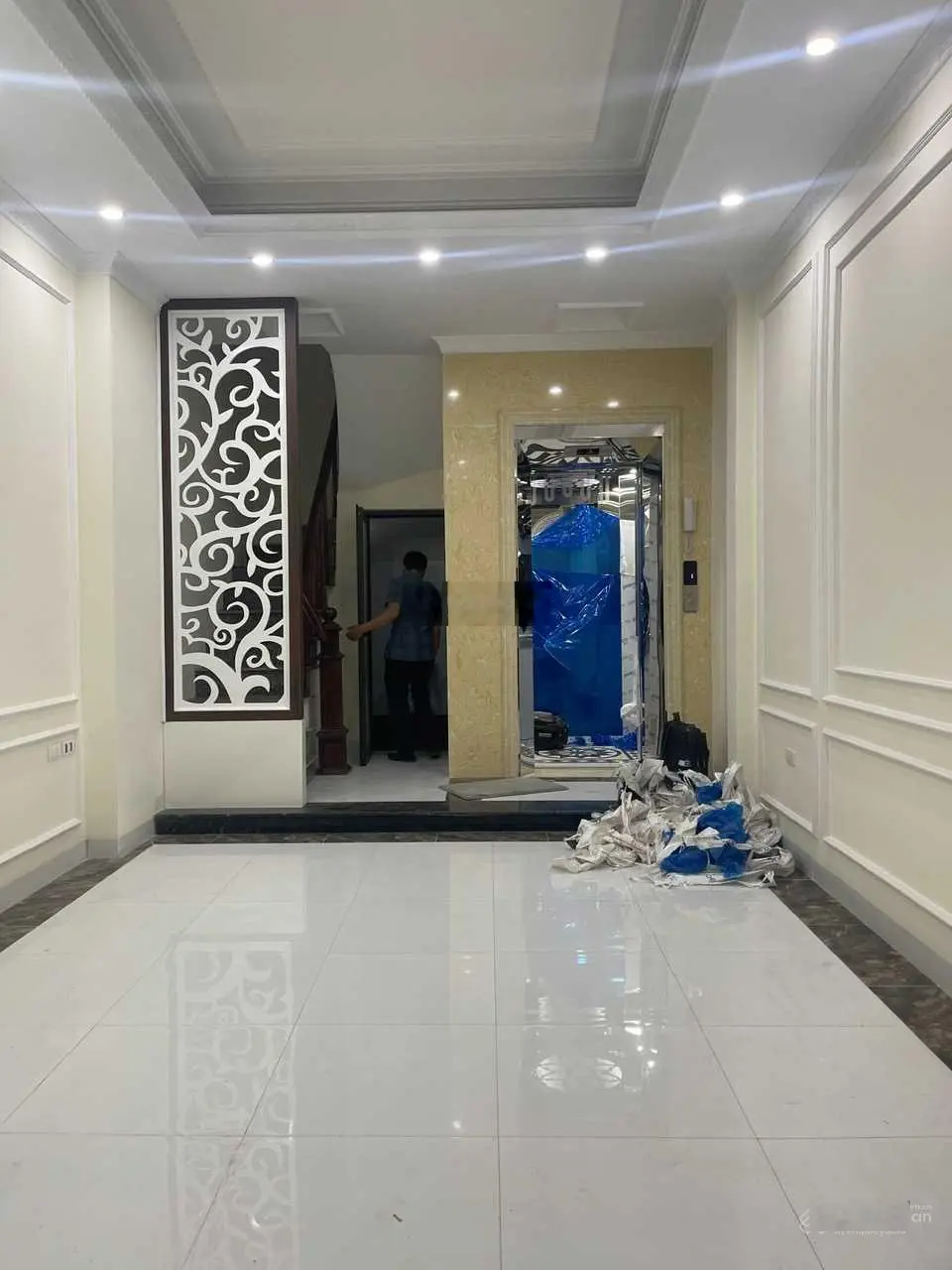 Chính chủ cần bán nhà riêng tại Hoàng Quốc Việt. DT 35m2. Xây 5 tầng thang máy. Gần ôtô. Giá 7.2tỷ