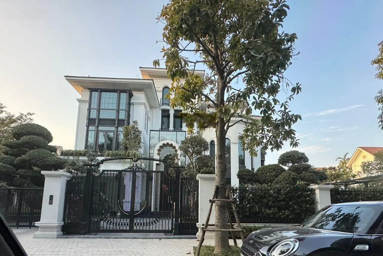 Bán Đ lập Bằng Lăng 7-08, 500m2, nội thất nhập khẩu, sau ngã ba sông. hàng xóm vip 1000 - 2000m