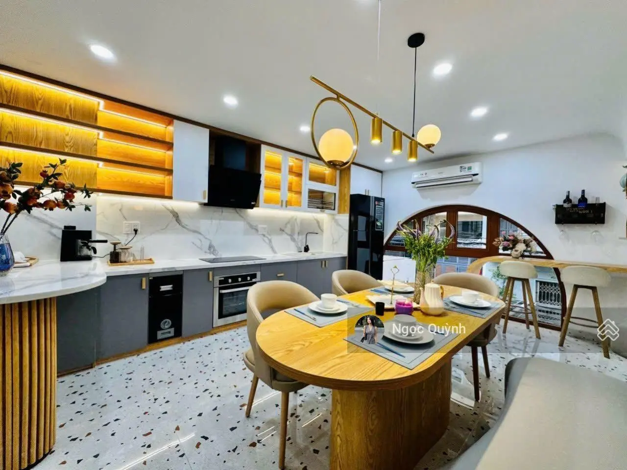Bán căn hộ dịch vụ 72m2 Đặng Văn Ngữ P10 Phú Nhuận, giá 7 tỷ 500 sổ riêng. LH 0902631003 Quỳnh