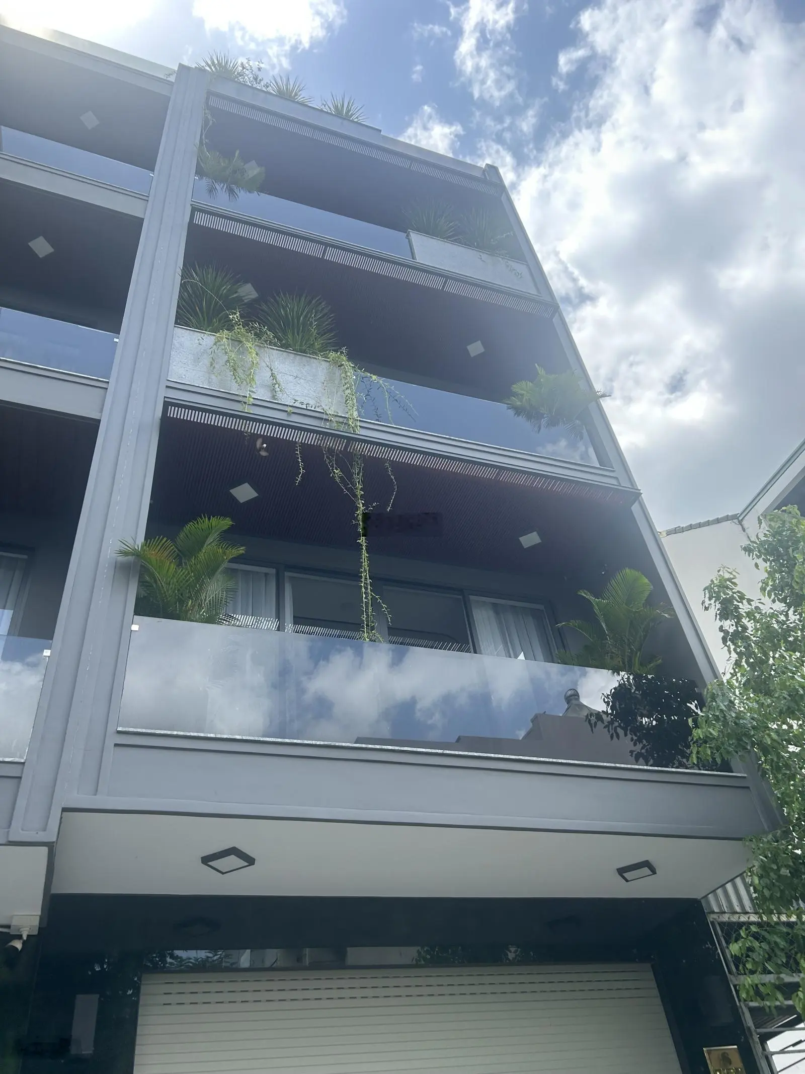 Bán nhà rộng bề thế gần mặt tiền đường lớn hoàng quốc việt ,quận 7 dt:100m2 giá chỉ 13,15 tỷ