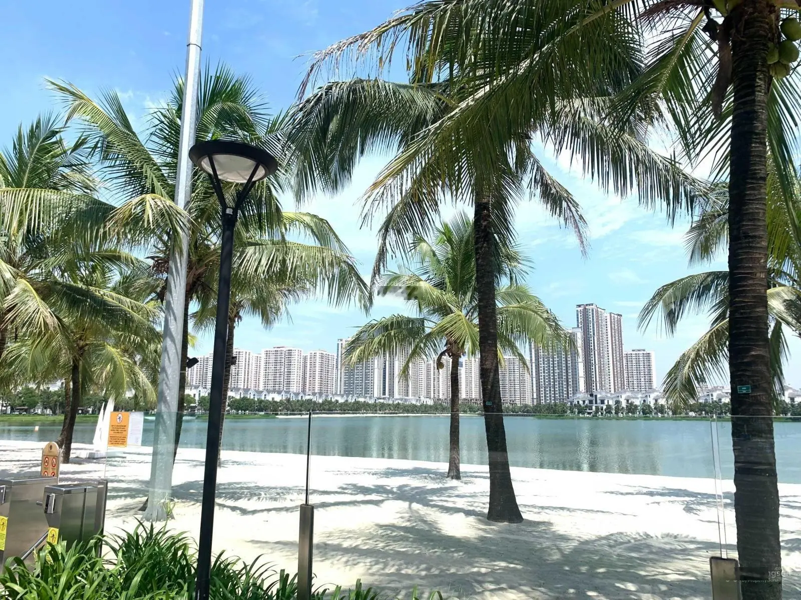Bán biệt thự đơn lập, view trực diện biển nước mặn
