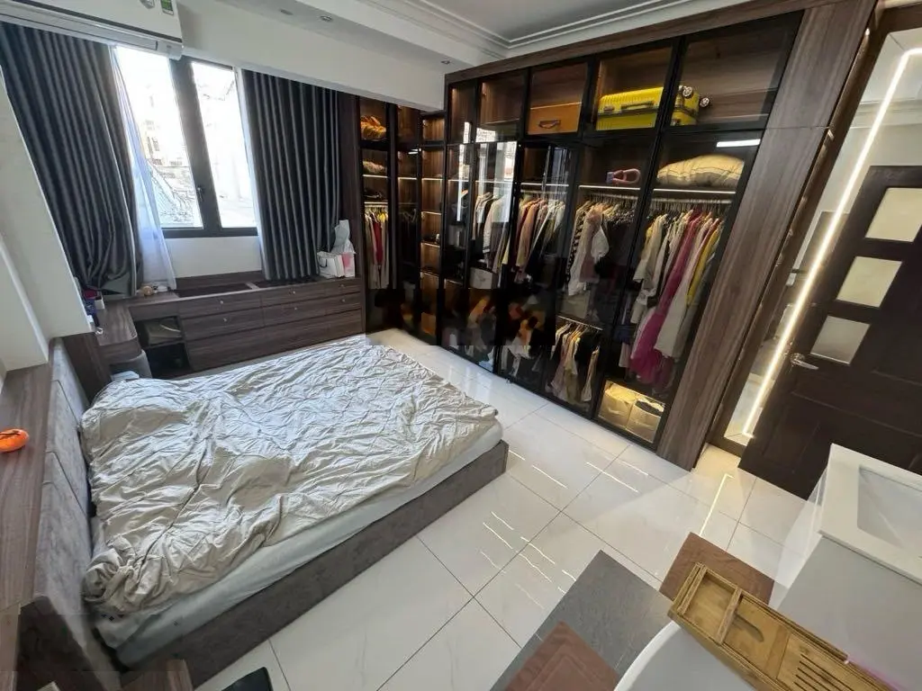 300m2 sàn - mặt tiền Q1* [6 tầng] vỉa hè 6m (không lộ giới)