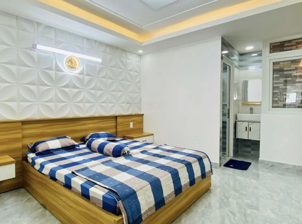 Nhà mới xây 2022, BTCT 5 tầng, thang máy, hẻm 6m