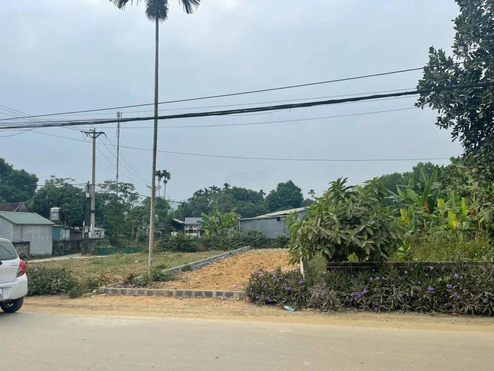 Bán đất 130m2 thổ cư, mặt đường thôn Cổ Rùa, Phú Mãn, Quốc Oai. Mặt tiền 5,6m, giá tốt