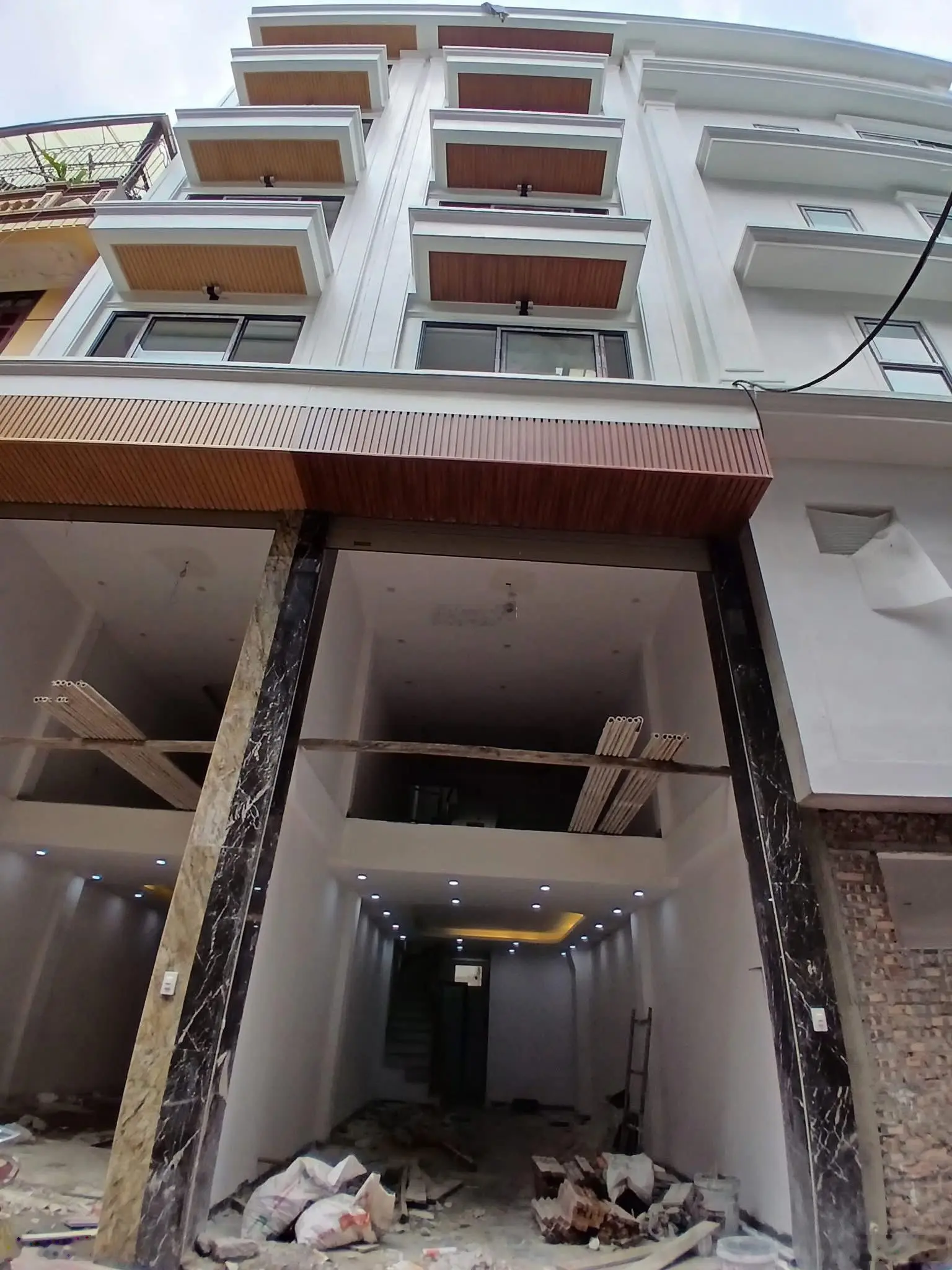 Hiếm! 50m2 - xây mới 7 tầng thang máy - ô tô vào nhà - dừng đỗ ngày đêm