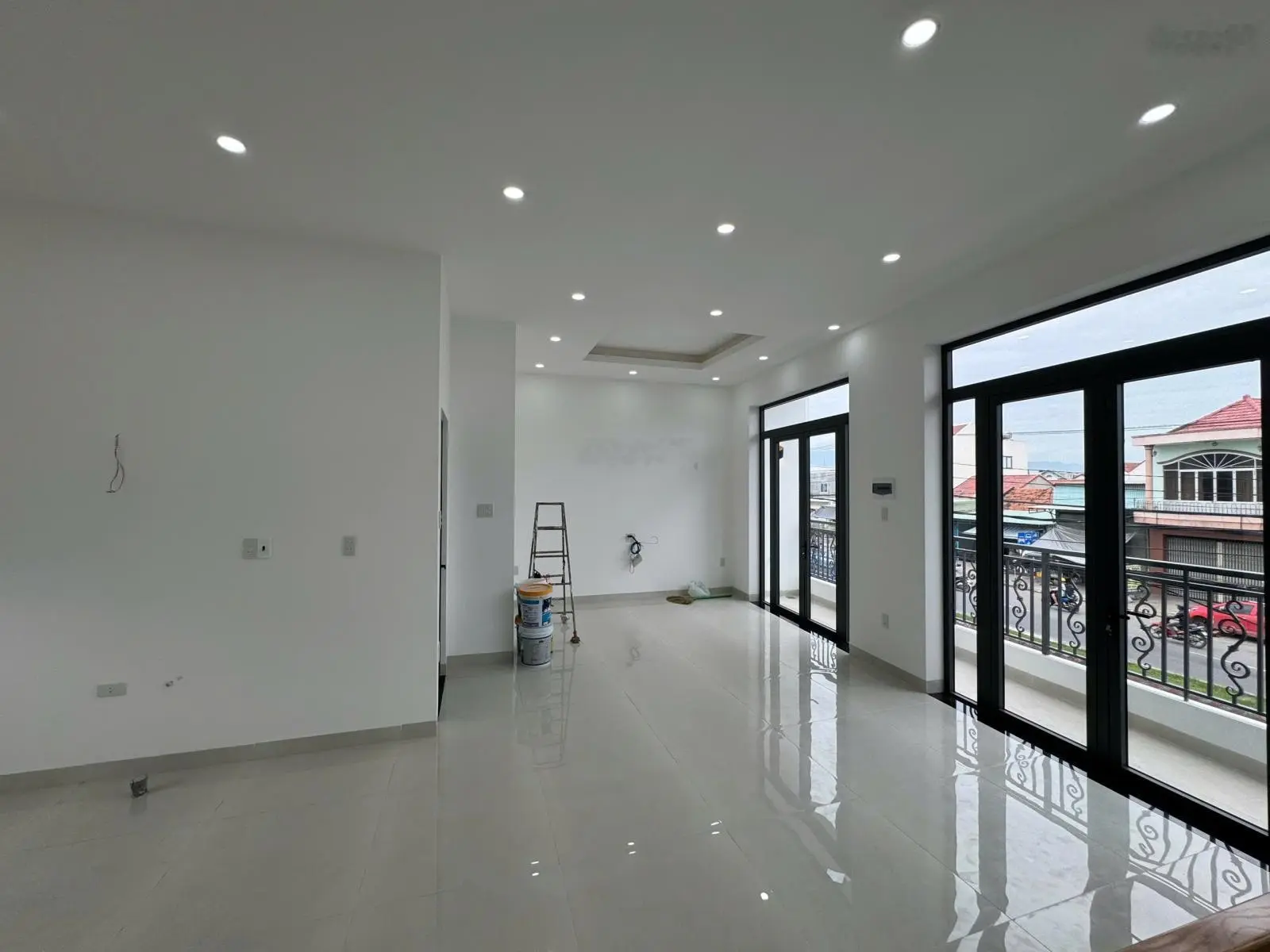Bán nhà mới 3 tầng mặt tiền đường Hùng Vương (QL1A) thị trấn Diên Khánh, cách cây Dầu Đôi chỉ 300m